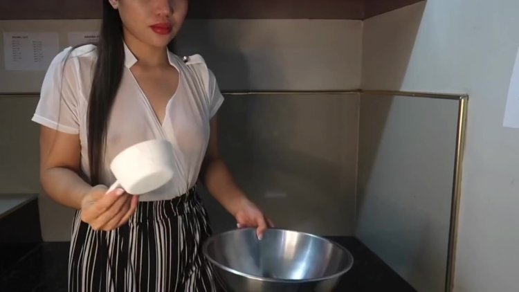 Kaye Torres cooks naked