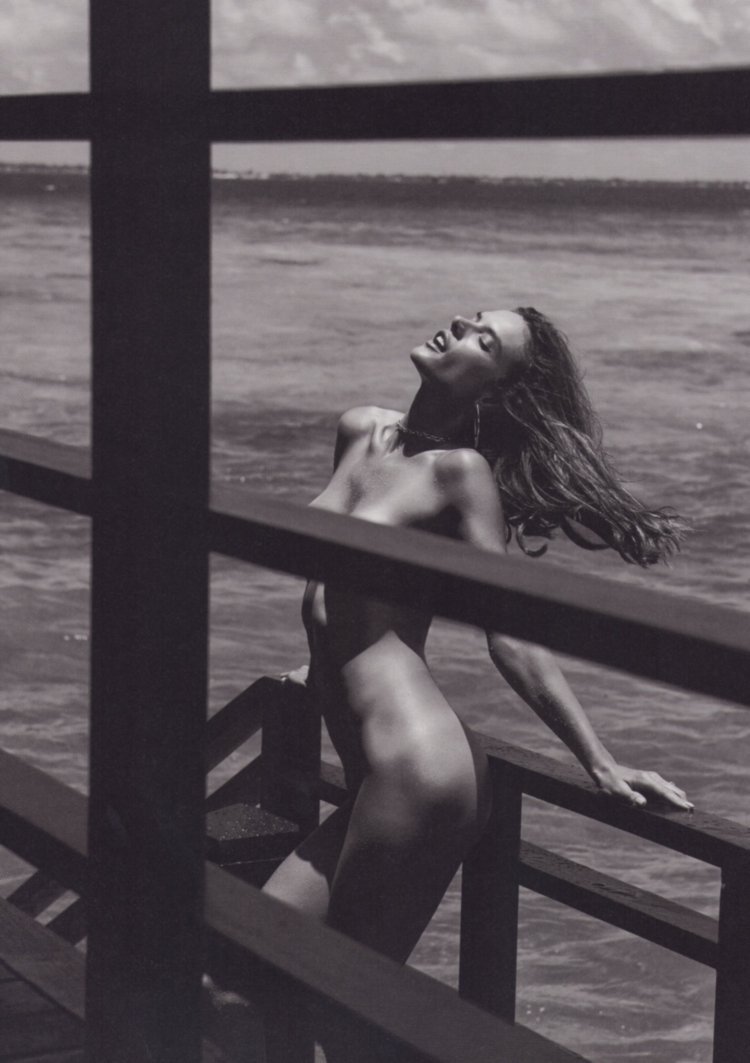 Alessandra Ambrosio Nude Gif