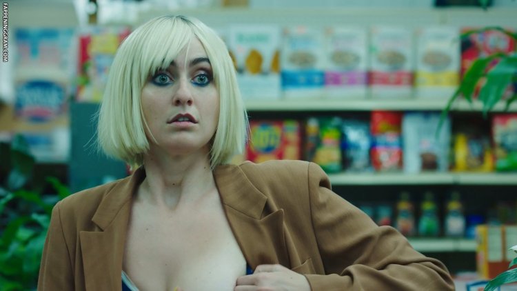 Natalie Joy Johnson - High Maintenance S02e01 Films