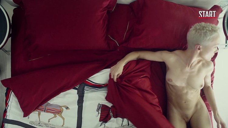 Daria frost without panties