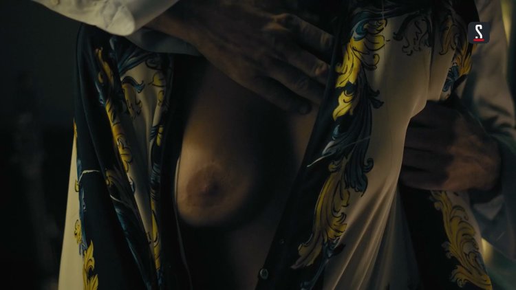 Sabina Akhmedova Toples