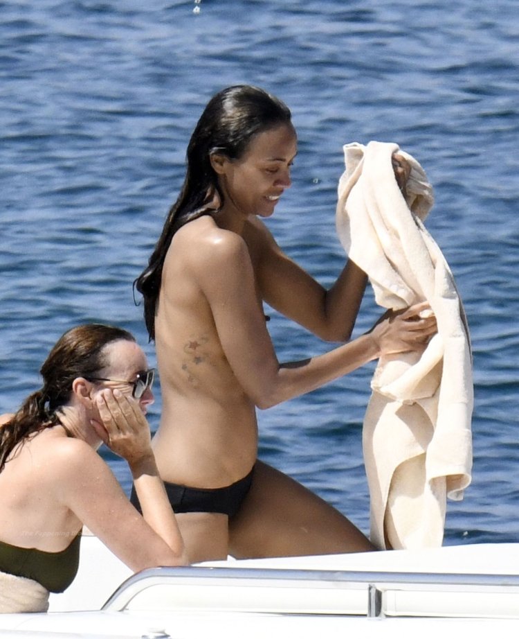 Zoe Saldana photo toples