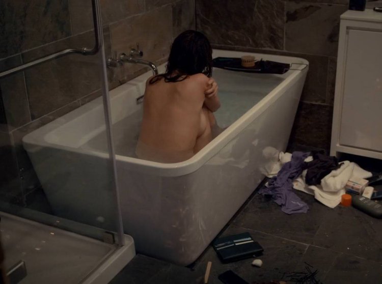 Kaya Skogladario drain naked