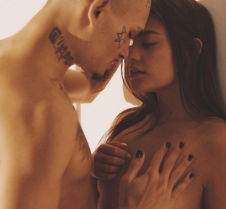 Photo of naked morgenery