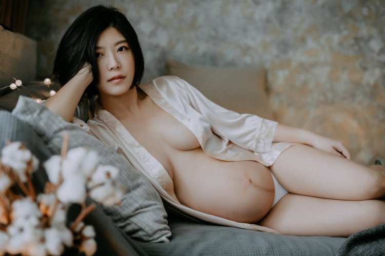 Naked pregnant Japanese women
