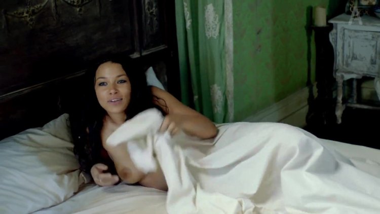 Jessica Parker Kennedy Nude