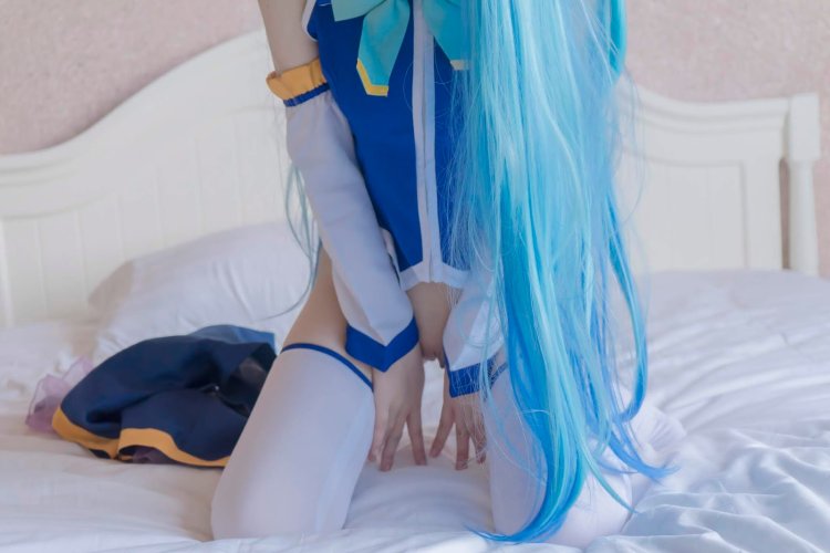 Aqua cosplay +18