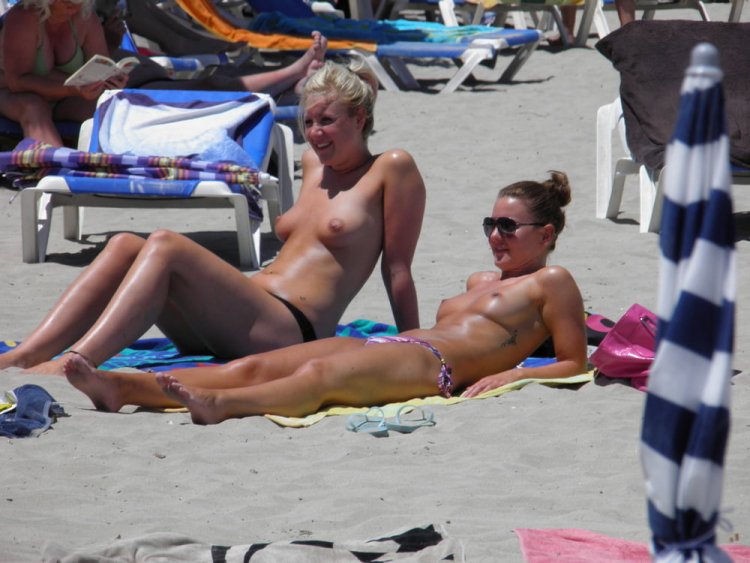 Mallorca Topless Girls