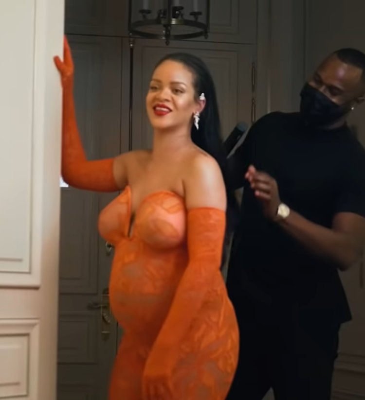 Rihanna naked pregnant