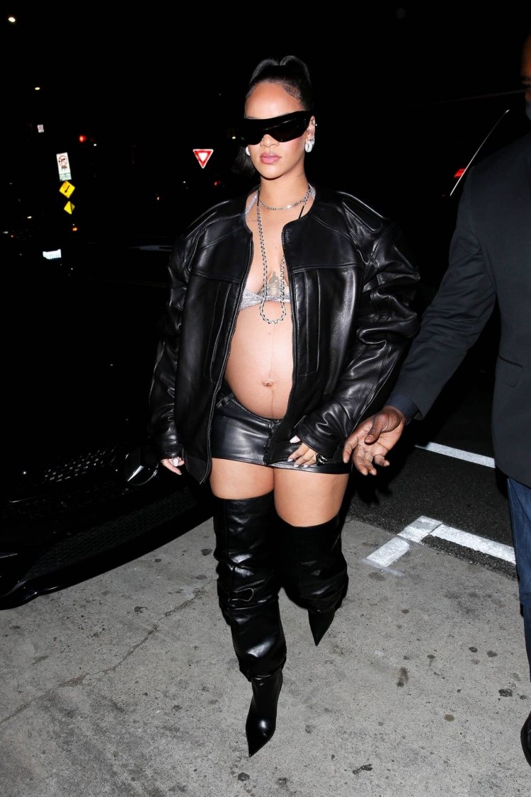 Pregnant Rihanna