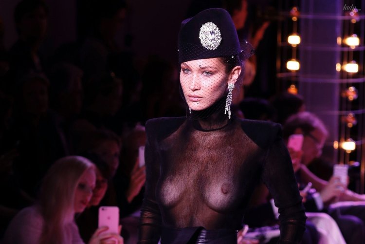 Bella Hadid exposed her chest