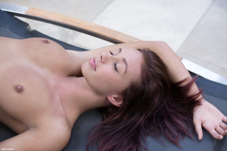 Lynn Relax chest naked