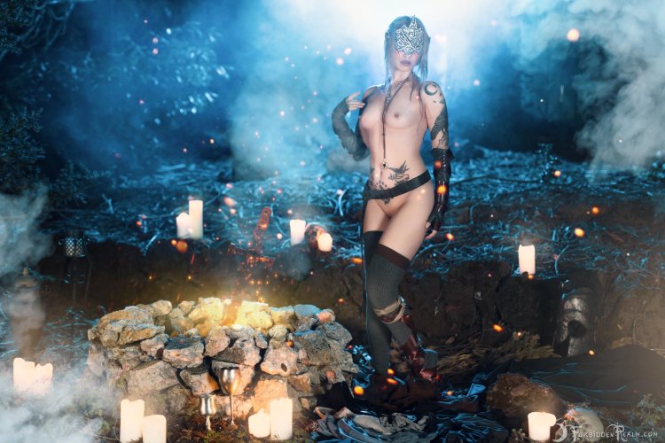 Genevieve Erotic cosplay