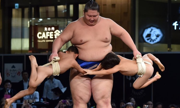 Sumo wrestlers naked without panties