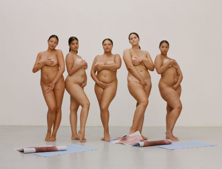 Women Sumoists are naked