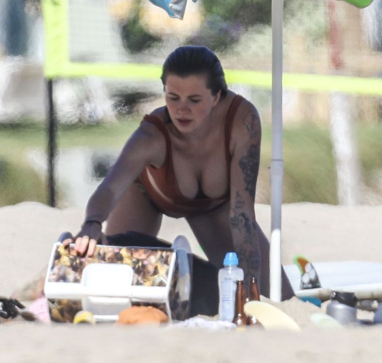 Airland Baldwin Toples Nude