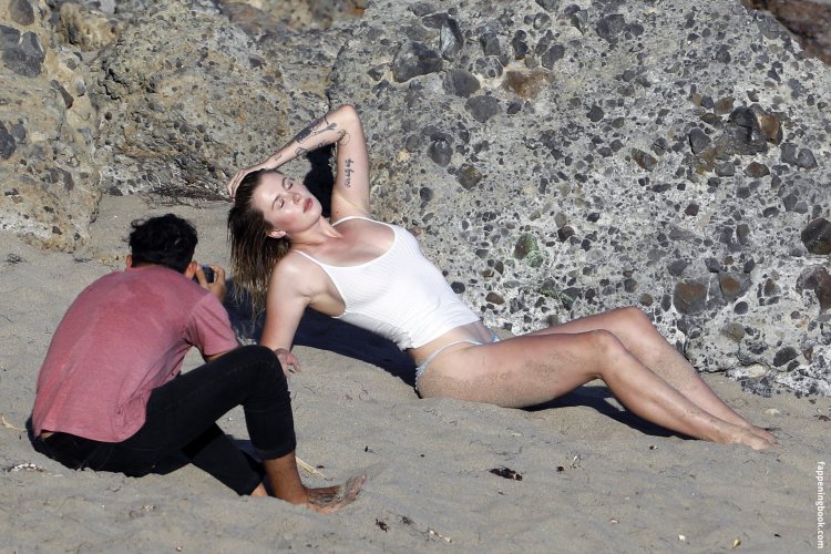 Airland Baldwin Topless