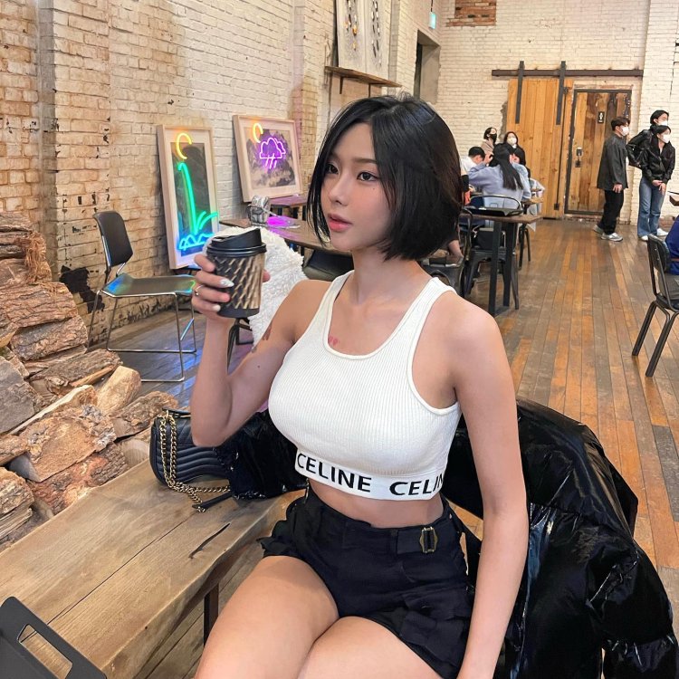 Model: Lyena Sky @misslyenasky