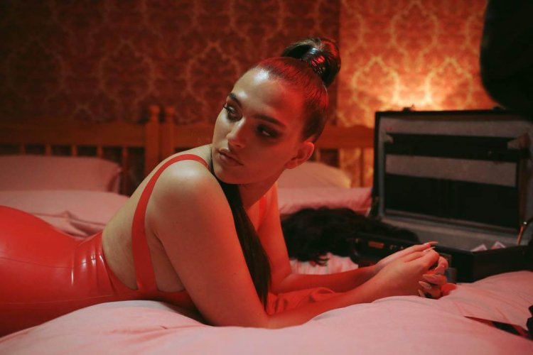 Mae Muller - I Don 'Want Your Money