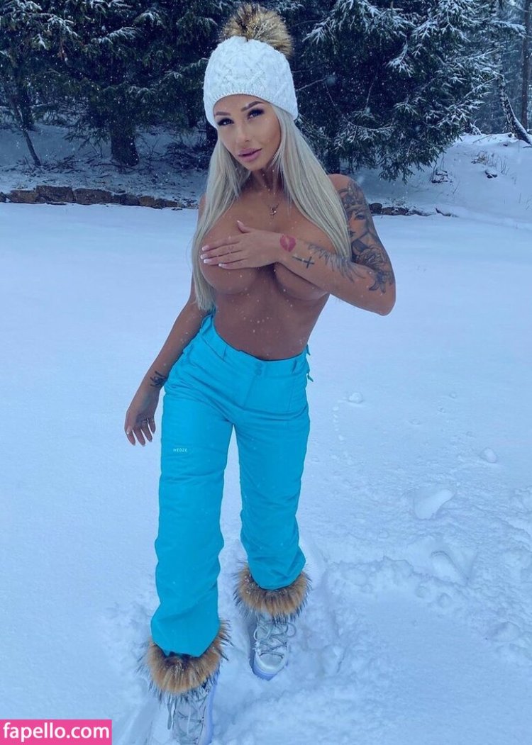 Snowbunny girl