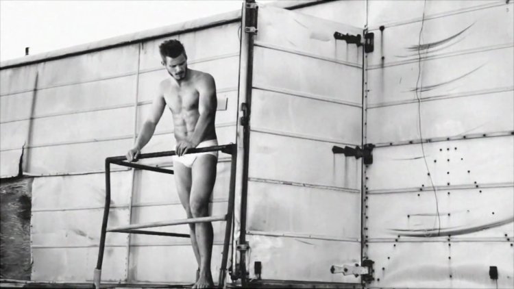 Alexander Ludwig Naked