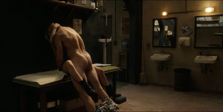 Kelly Berglund Naked Heil