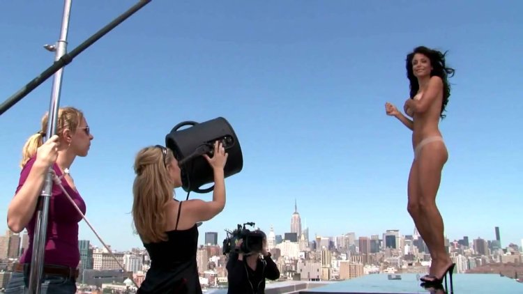 Bethenny Frankel Appeared Toples in a Picture