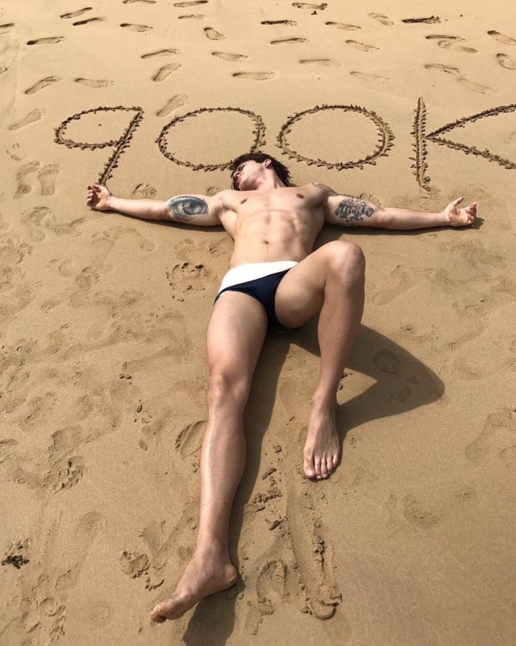 Henrique Lima with a girl