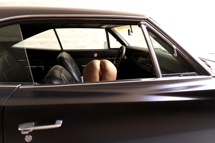 Ass naked from the car window