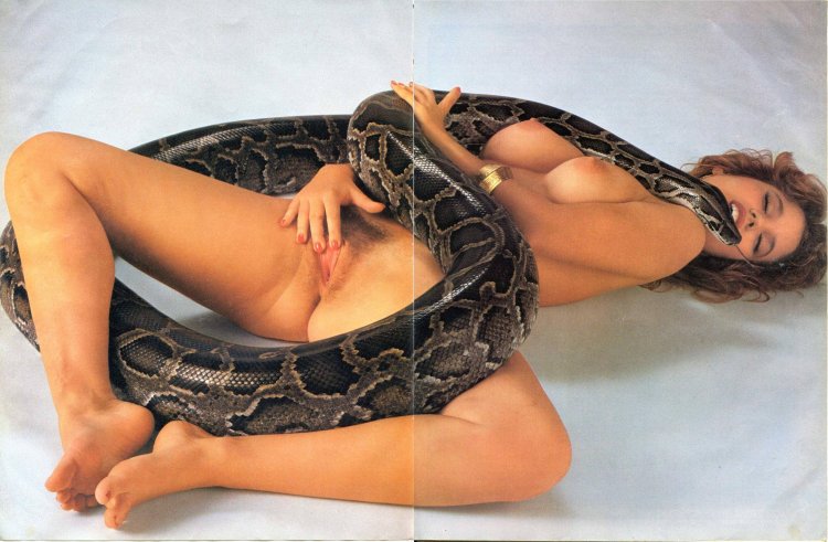 Erotic photoset with snakes