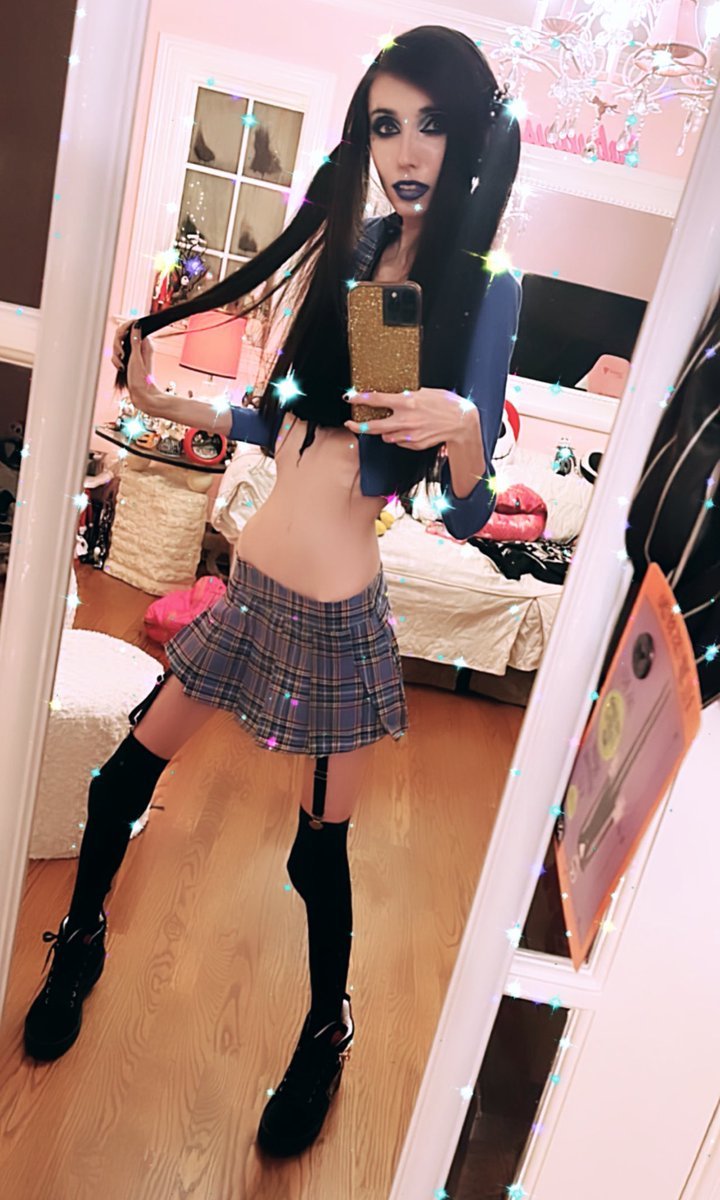 Eugenia Cooney legs