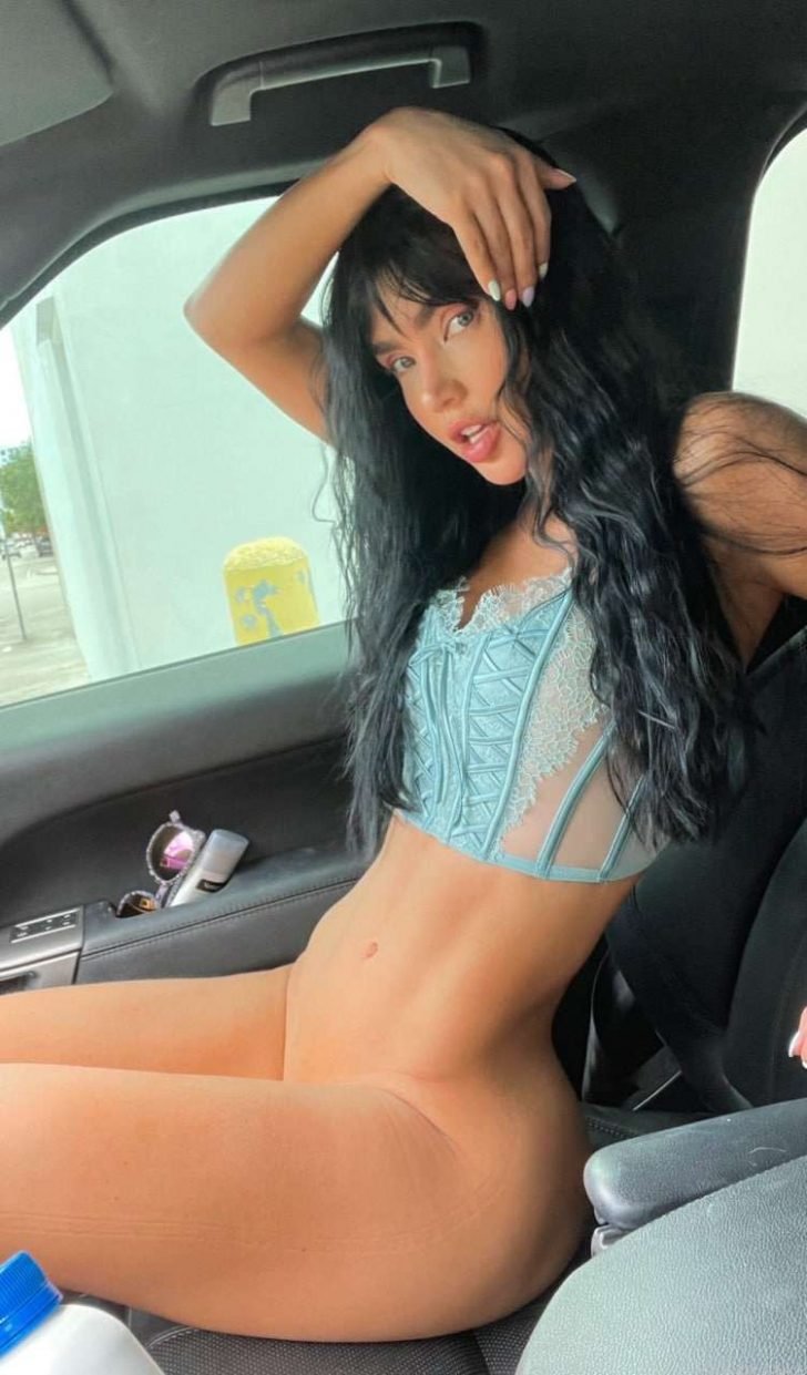 Model Ariana James Naked