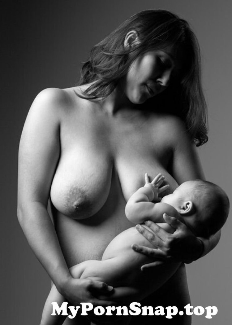 Breastfeeding nude