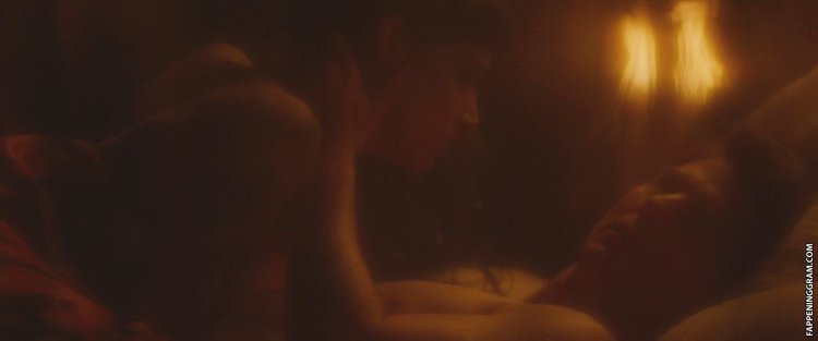 Sofia Butella cums orgasm