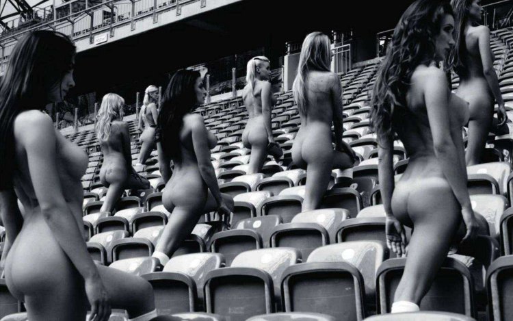 Girls in the stands of the nude
