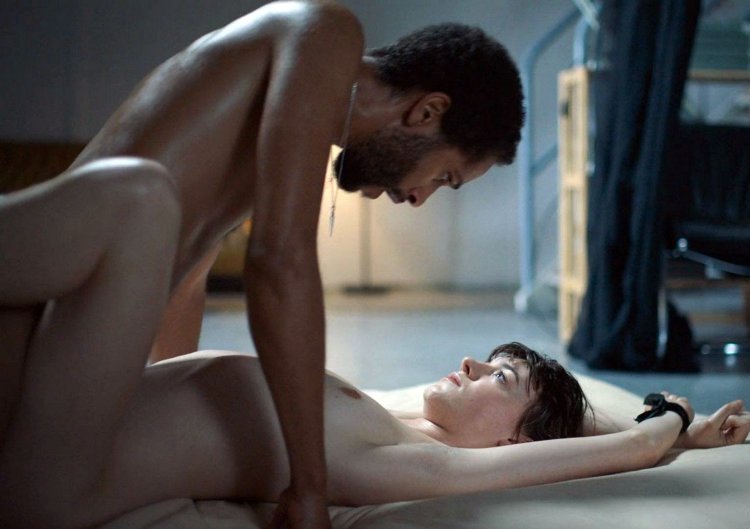 Daisy Edgar-Jones Naked