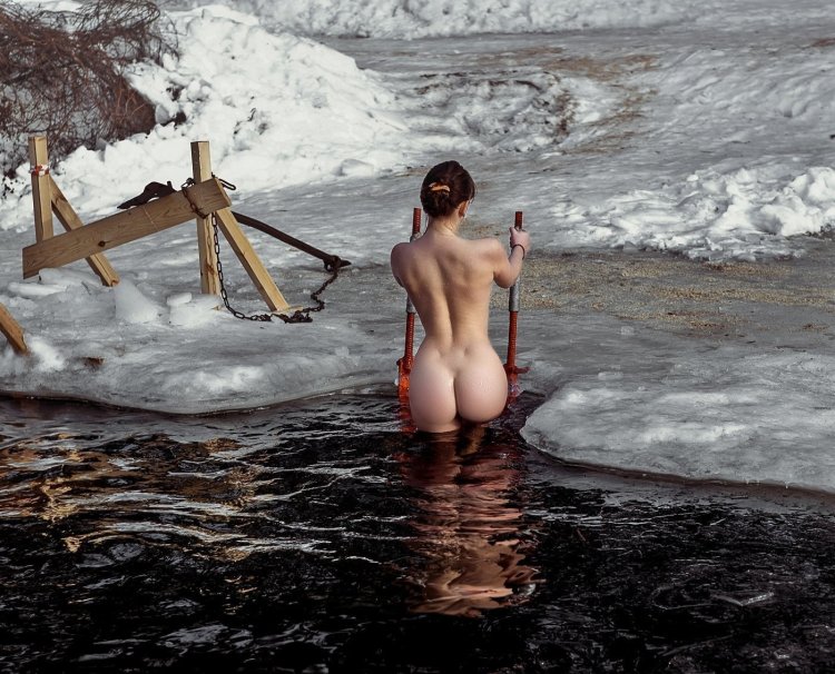 Anastasia Salchenko, Nudist walrus