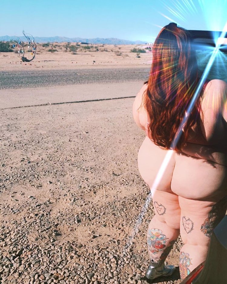 Naked 155-kilogram Tess