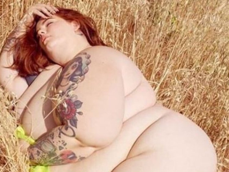 Naked 155-kilogram Tess