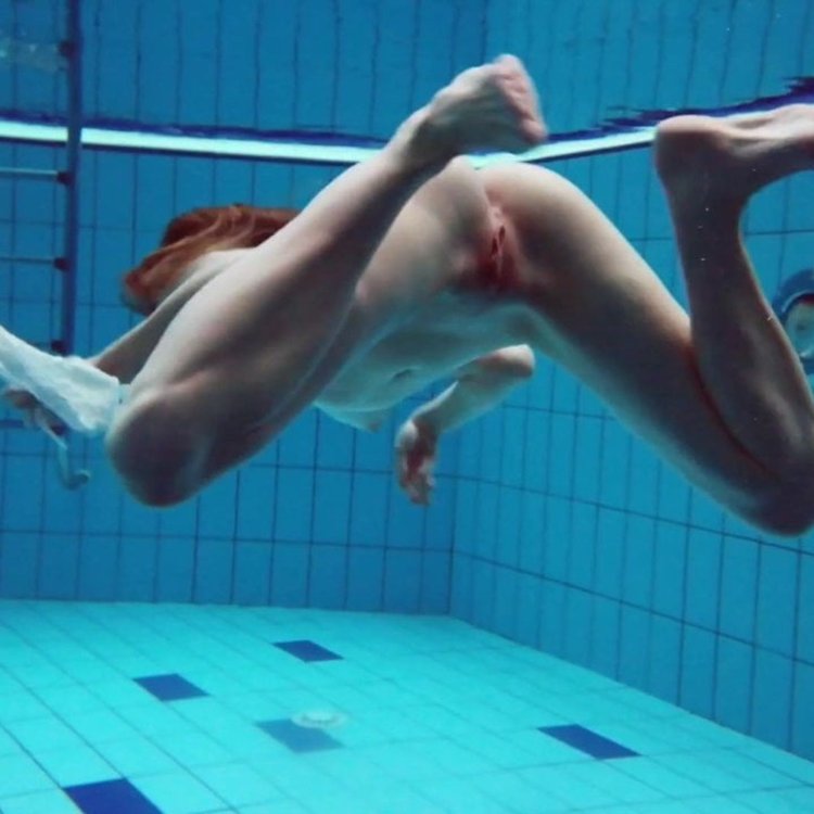 Sveta Smeshnaja Small Tits and Pussy Underwater
