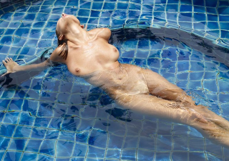 Julia Gilas in the basin naked