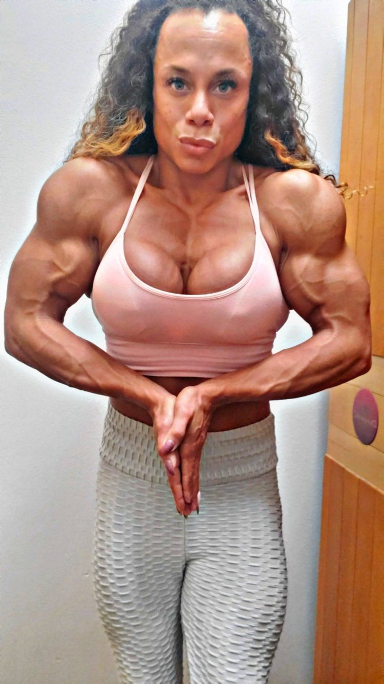 UNFORGETTABLE SPORTSWOMAN Danielle