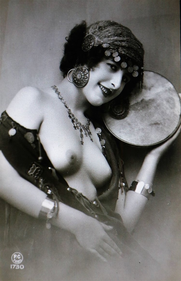 Naked women retro gypsy