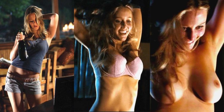 Julianna Guill is hot