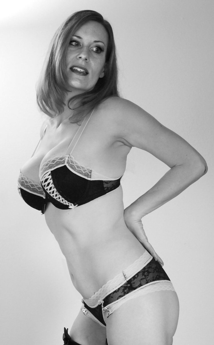 Roni Carlisle with Didlo