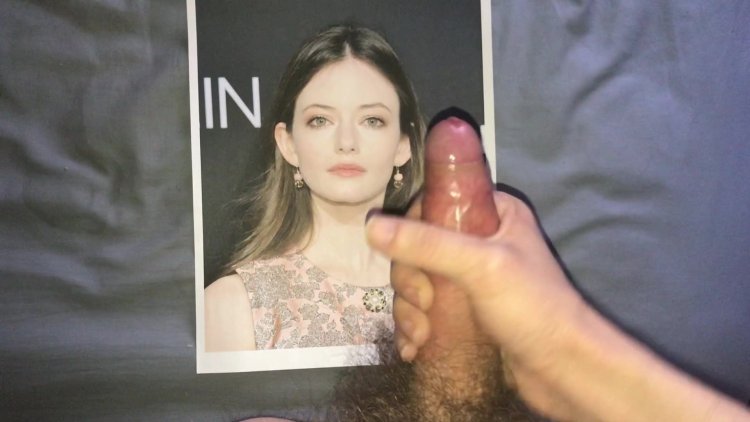 Mackenzie Foy is erotic