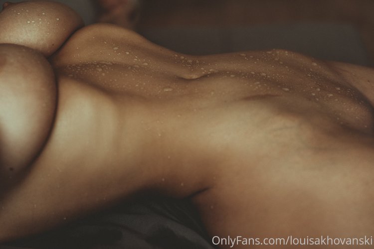 Louisakhovanski louisakhovanski drain naked