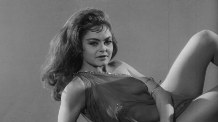 Effie Devis without panties