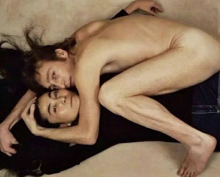 John Lennon and Yoko it is a naked photo shoot