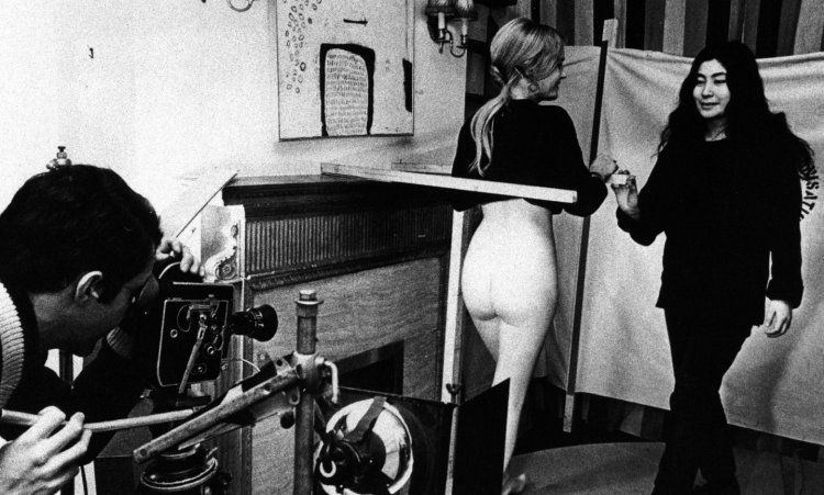 Shooting buttocks film Yoko it